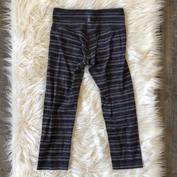 SOLD Lululemon Coal Strata Crop - Picture 3 of 5